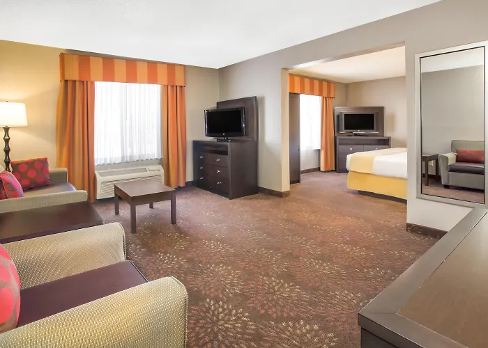 Holiday Inn Express&Suites - Muncie