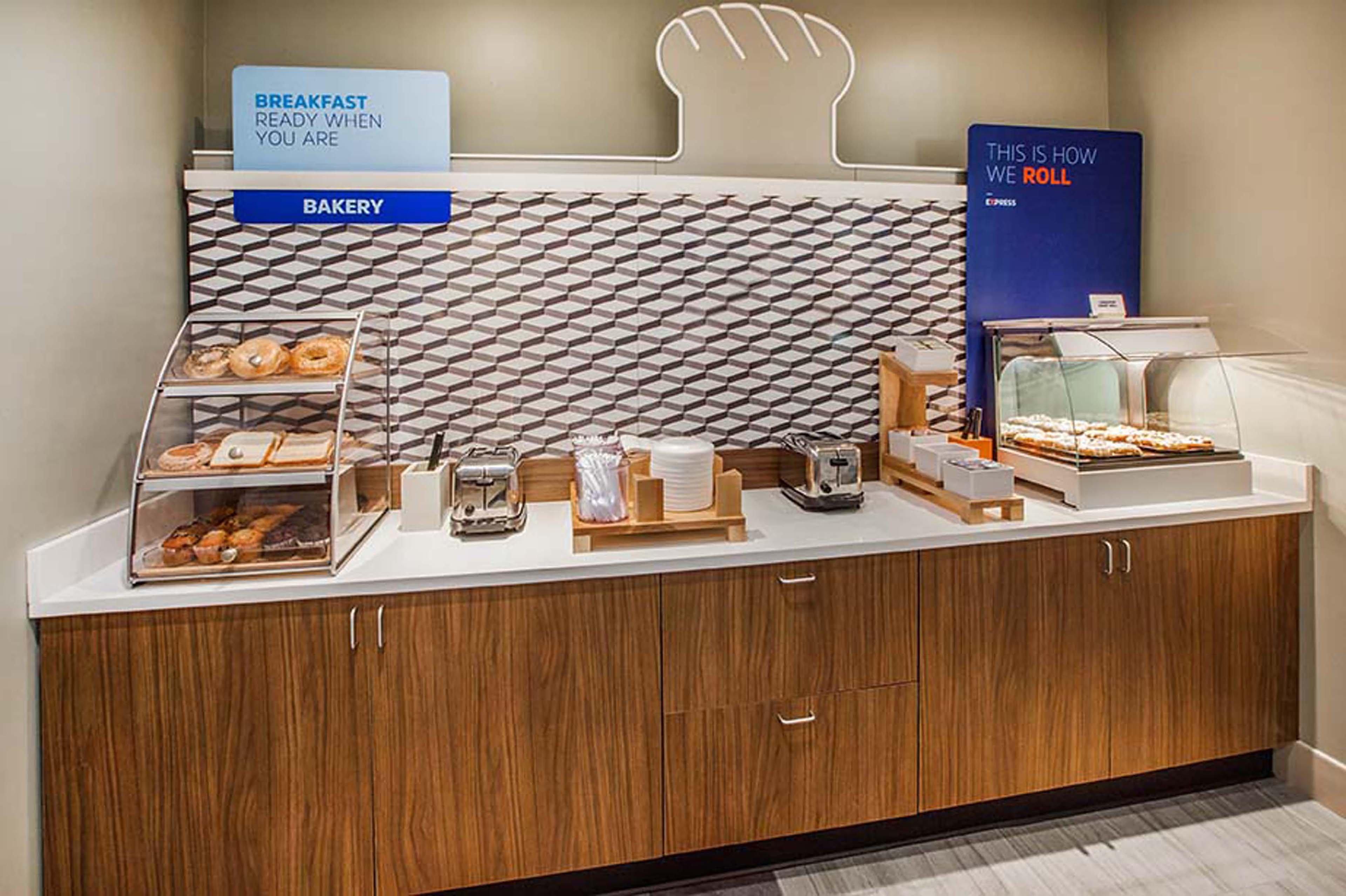 Express & - By Ihg Hotel Muncie