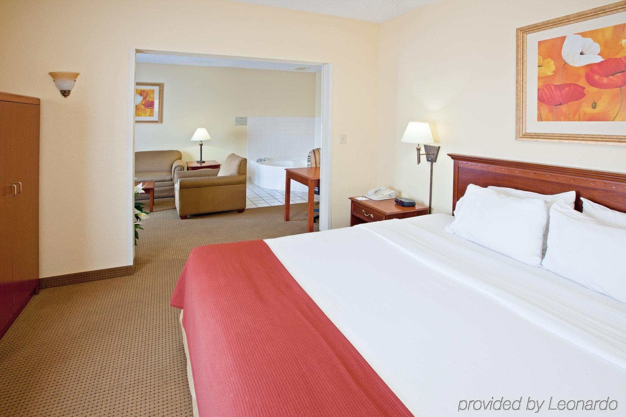 Express & - By Ihg Hotel Muncie